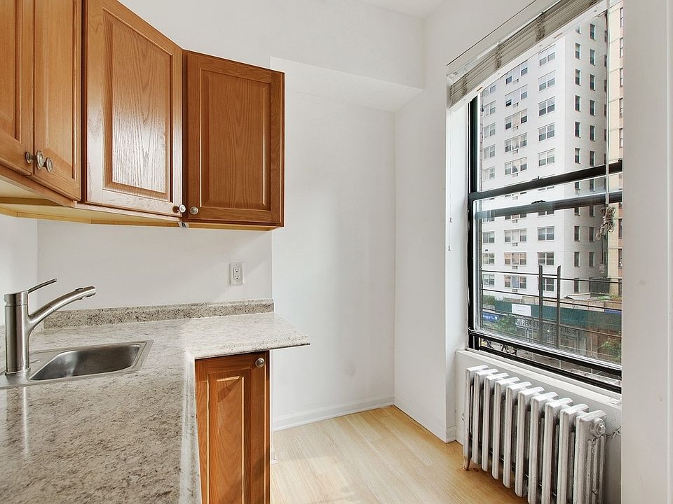 2nd image of 251 E 45th St APT 3