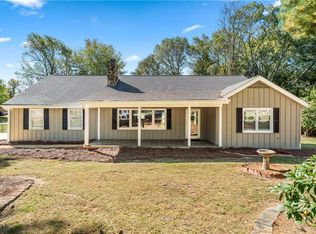 3712 Corinth Dr, Gainesville, GA 30506