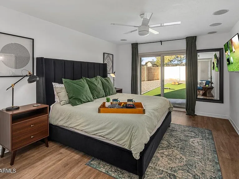 4526 E Paradise Ln — Photo 24