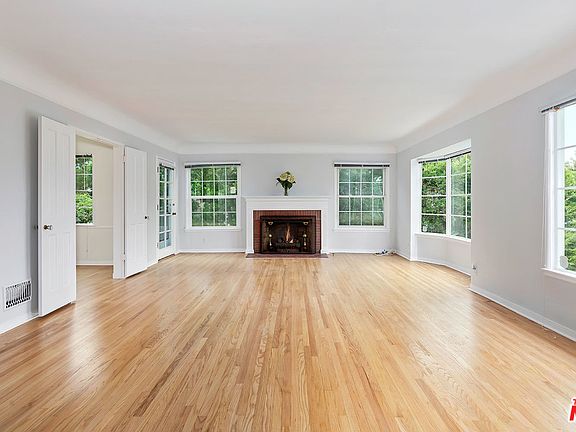 5th image of 432 Almar Ave