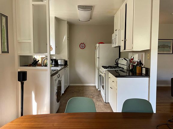 3rd image of 1427 N Fuller Ave #7