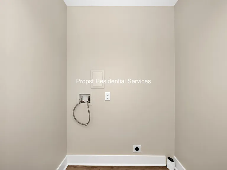 1616 McCullough Ave NE — Photo 18