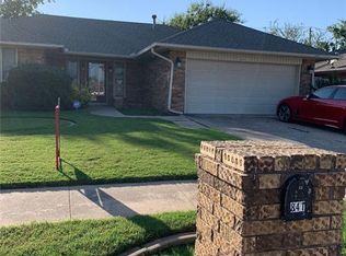 841 Lakecrest Dr, Moore, OK 73170