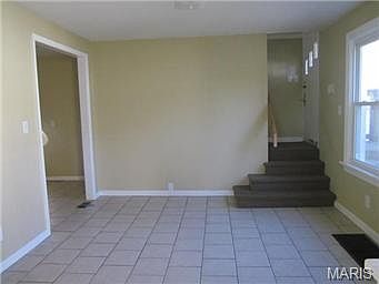 4th image of 473 Adrian Dr