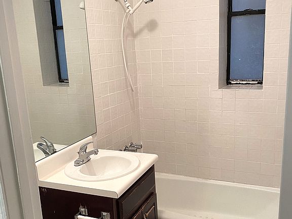 4th image of 235 E 13th St APT 3h