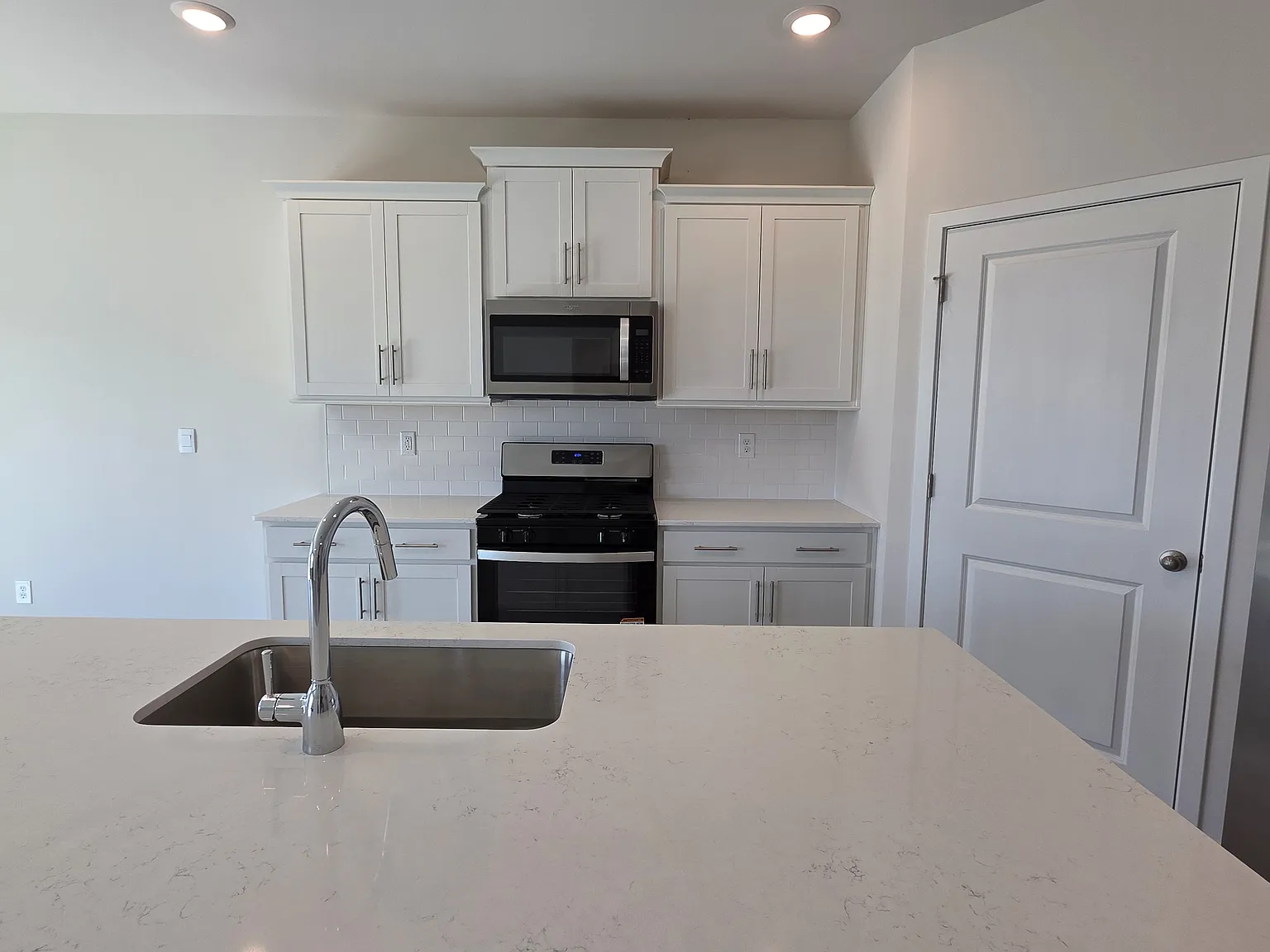 5 bed, 2511 sqft, $2,650 — Photo 3
