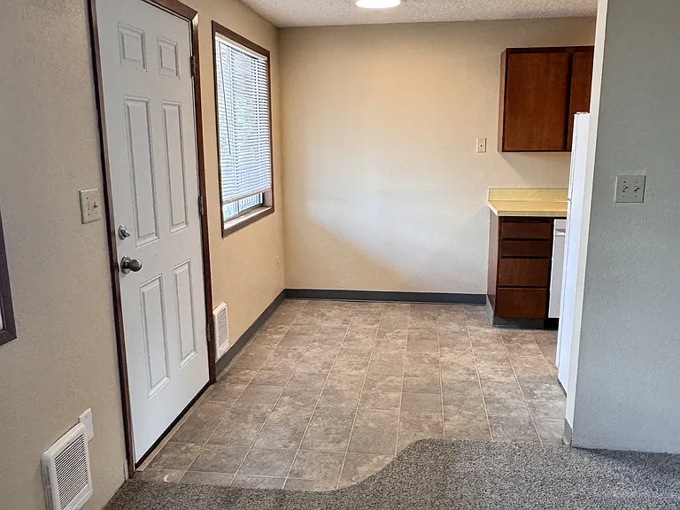 437 Hewitt Ave #5 — Photo 3