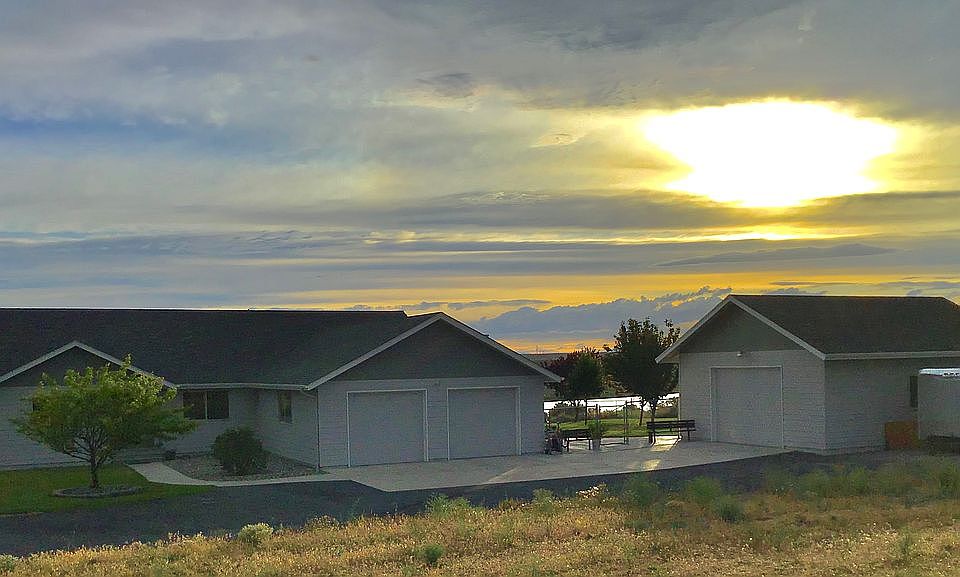 Enjoy sunsets every evening.