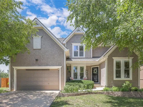 12212 Hemlock St, Overland Park, KS 66213