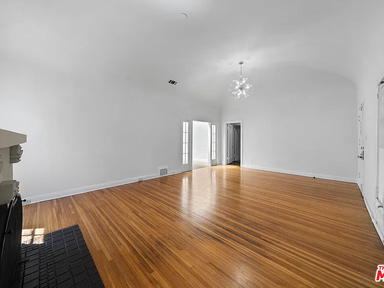 107 S Lucerne Blvd — Photo 2