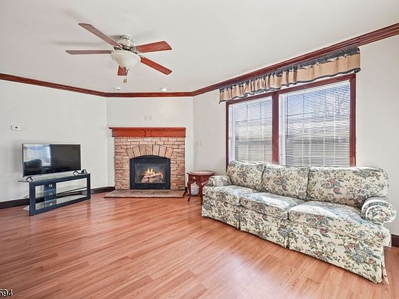 4th image of 471 Kenbury Rd