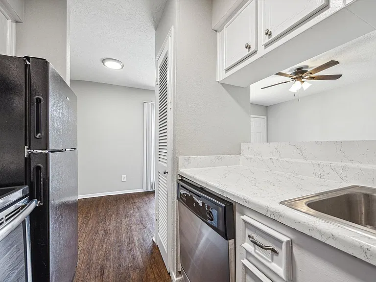 Emerson Street Apartments — Photo 24