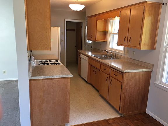 3rd image of 120 N Ellen St