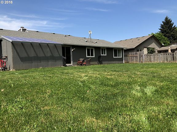 4th image of 14905 SE Meadow Park Dr