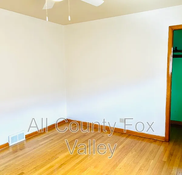 14518 S Hoxie Ave — Photo 3