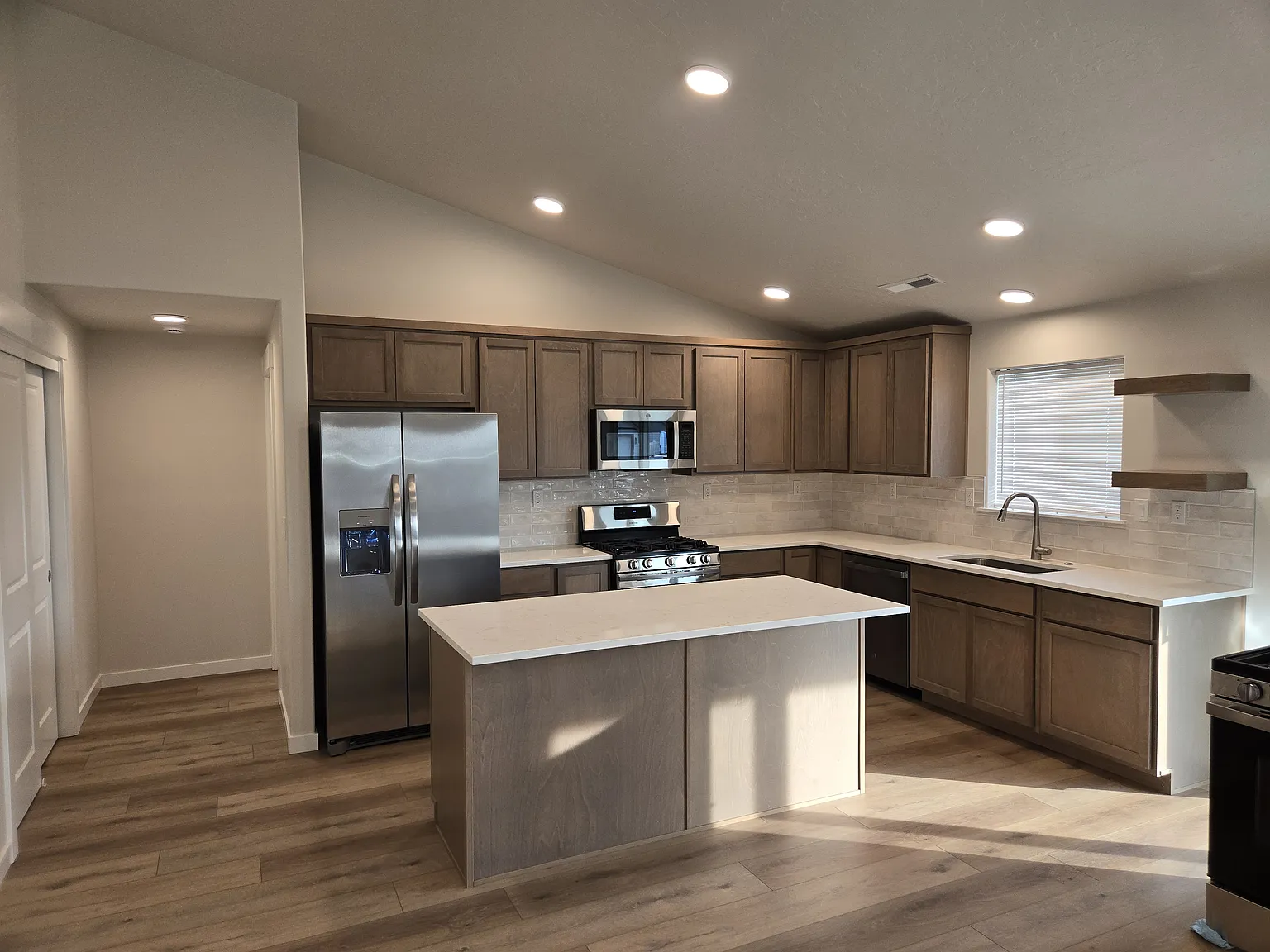 4 bed, 1692 sqft, $2,750 — Photo 2