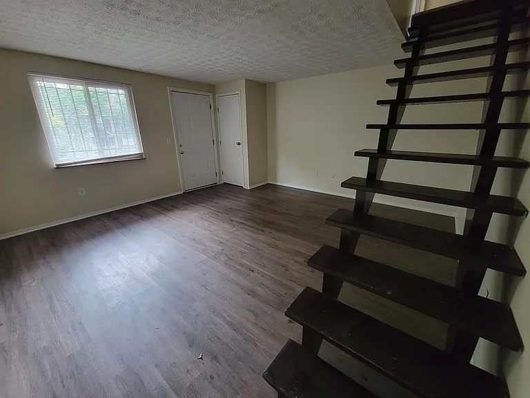 390 E 15th Ave — Photo 5