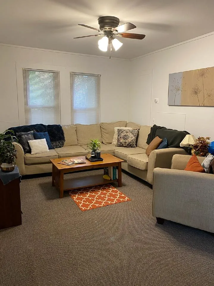 2 bed, 800 sqft, $1,400 — Photo 2