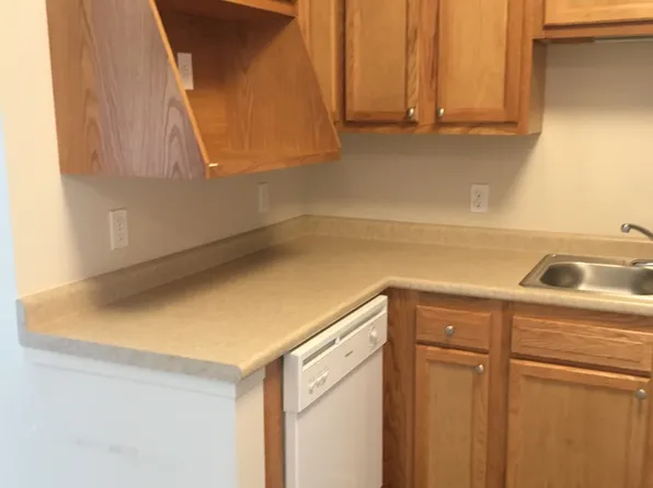 4 Victoria Ln, Saint Albans, VT 05478