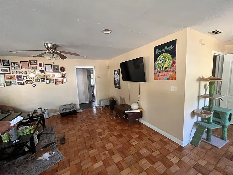 2619 NW 4th Ave — Photo 3