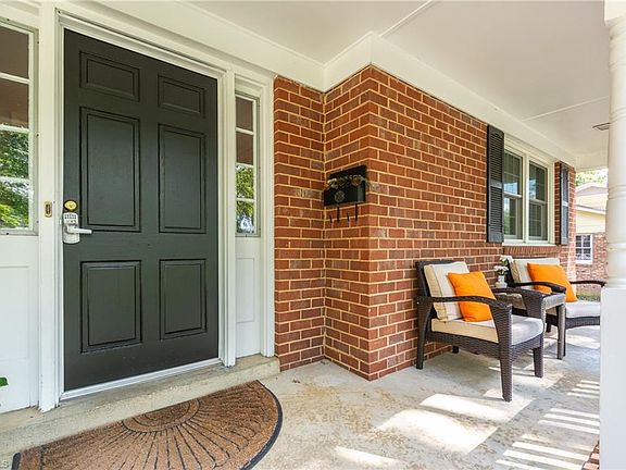3rd image of 3012 Stratford Dr
