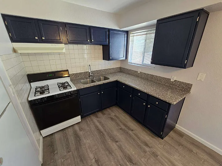 4360 Twin View Cir #3 — Photo 18