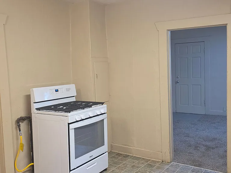 2106 W Walnut St — Photo 9