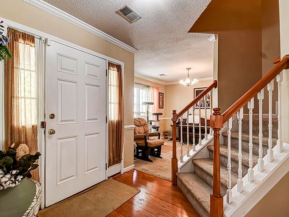 4th image of 135 Waterville Dr