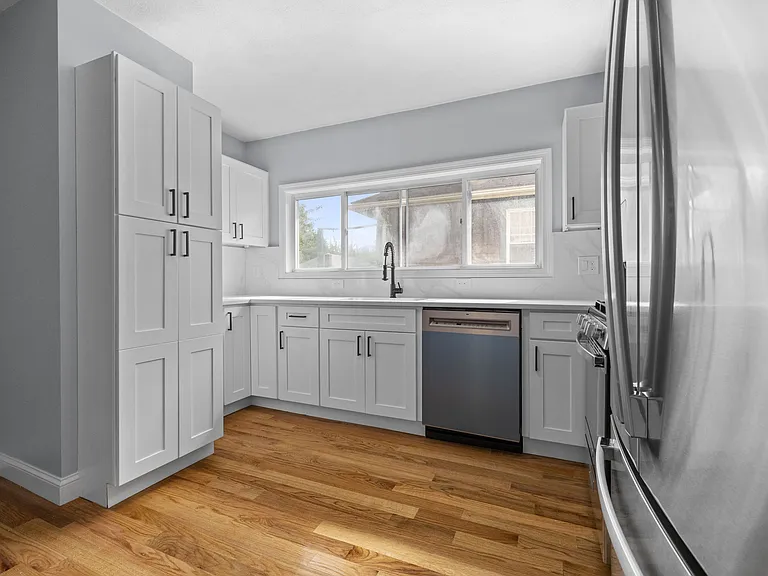 17 Tesla Ave #3 — Photo 3