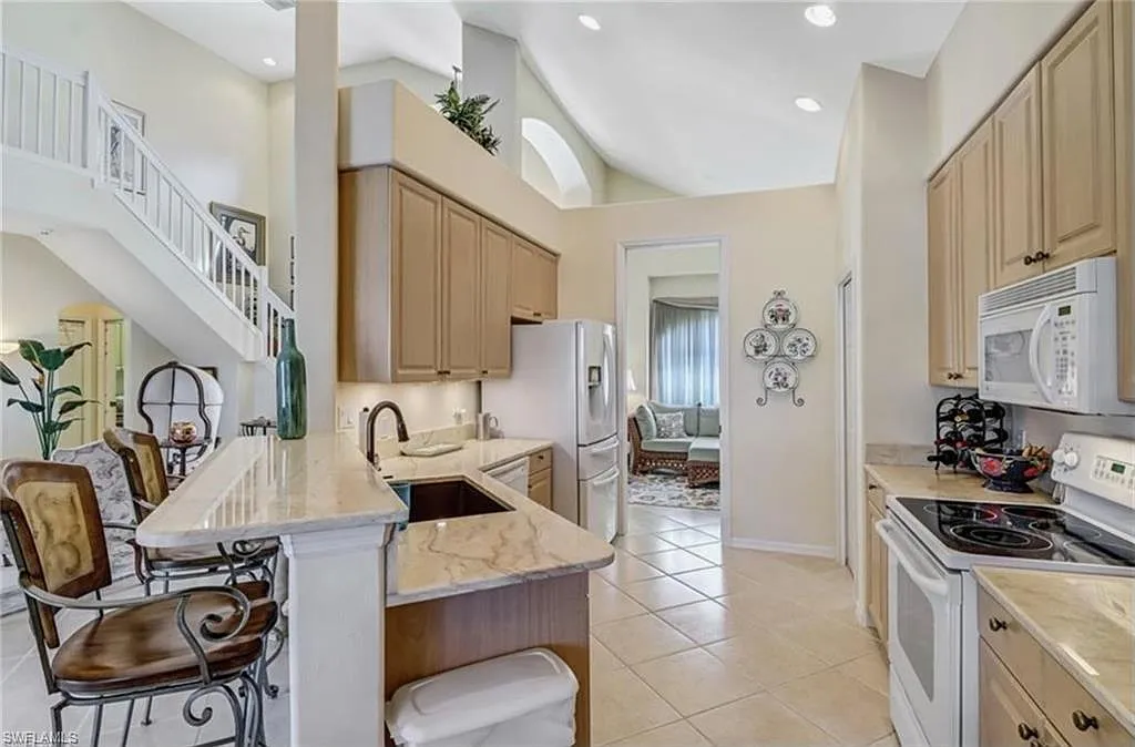 3 bed, 2.5 bath, 2189 sqft, $3,295 — Photo 2