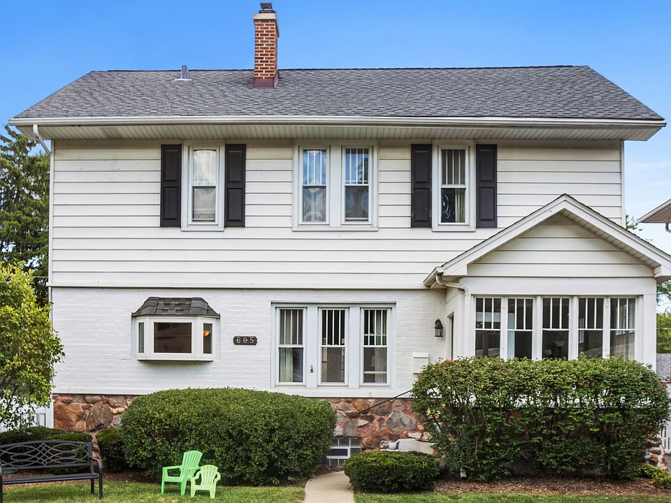 1st image of 605 N Waiola Ave