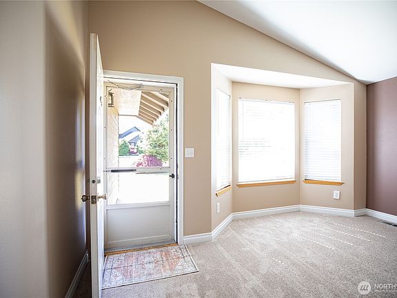 4th image of 1917 9th Avenue Ct SE