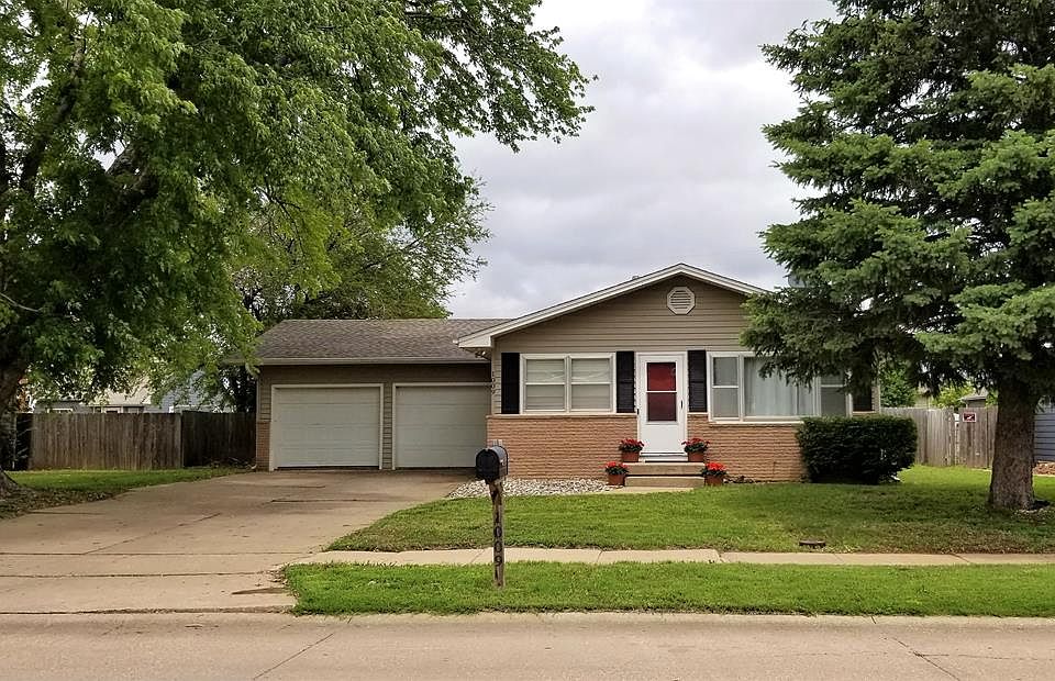1st image of 1009 E Neal Ave