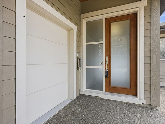 3rd image of 1589 Golf Ridge Dr
