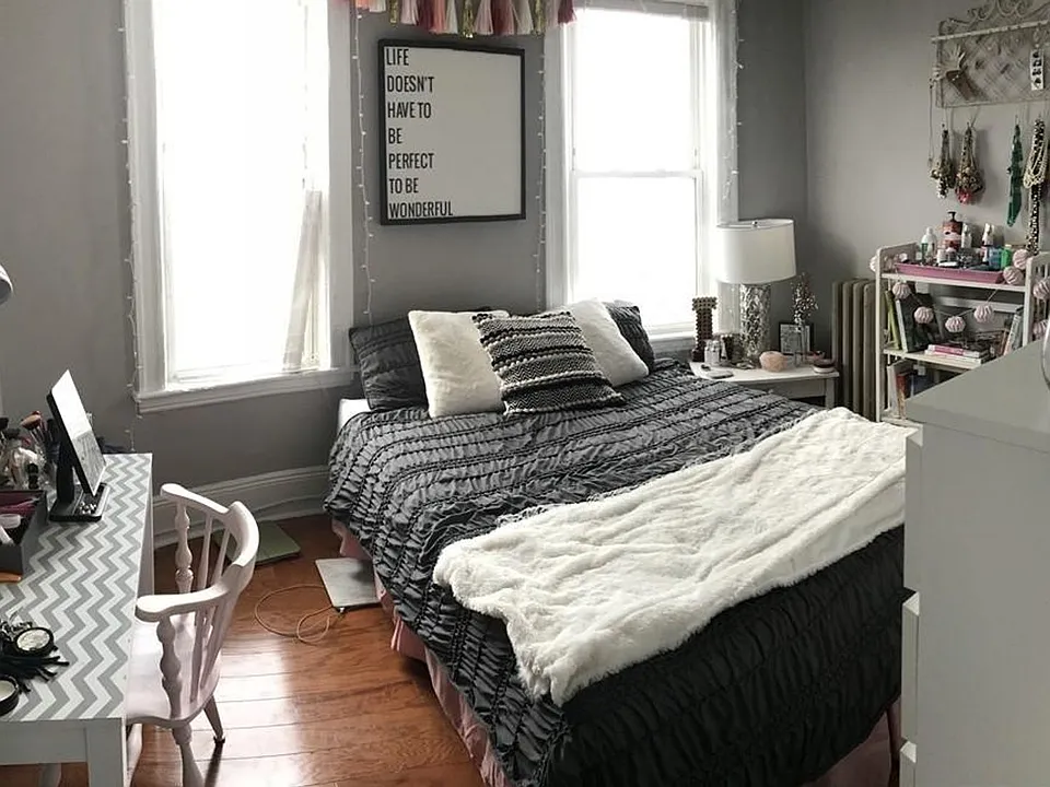 16 Sunset St #3
