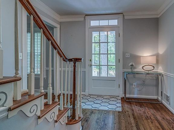 3rd image of 551 Park Ln SE
