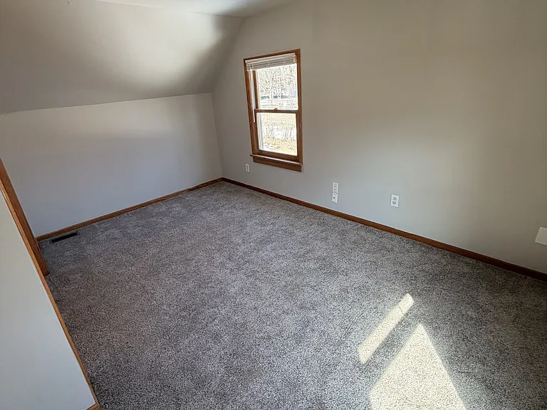 6909 Lakeview Dr — Photo 7