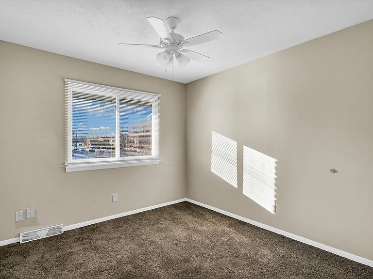 327 Riley Dr — Photo 9