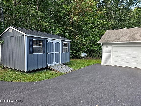 3rd image of 223 Frontier Dr