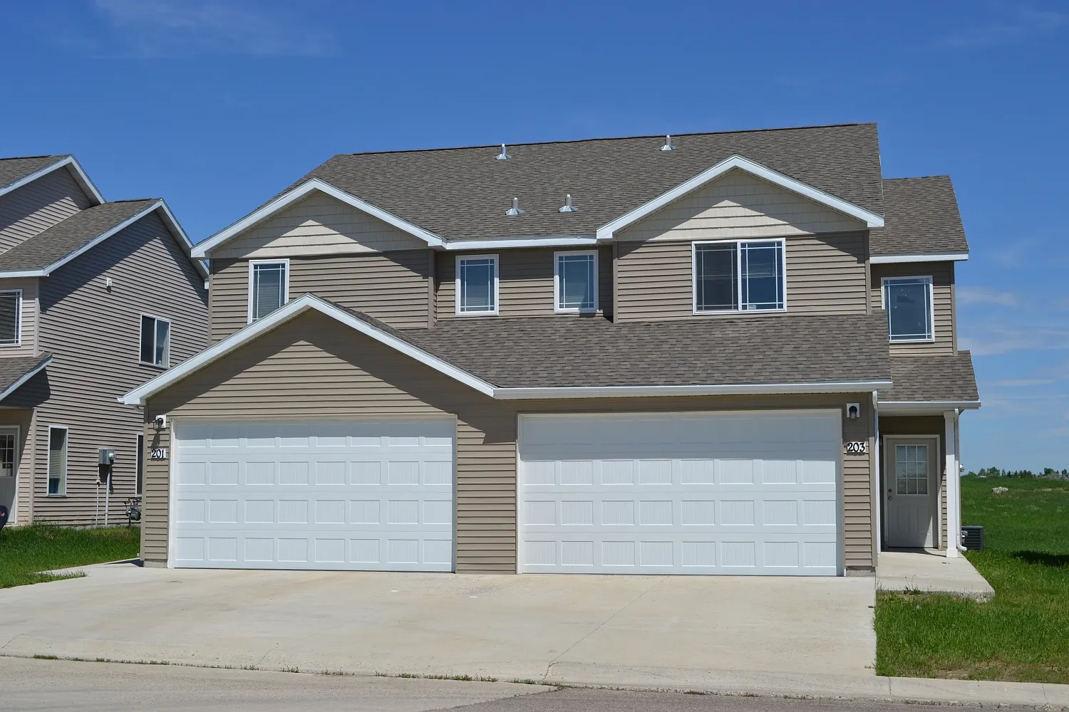 Stanley Town Homes — Photo 3