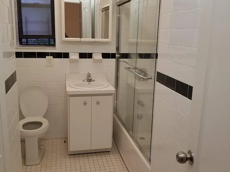 2069 E 12th St #1G — Photo 6
