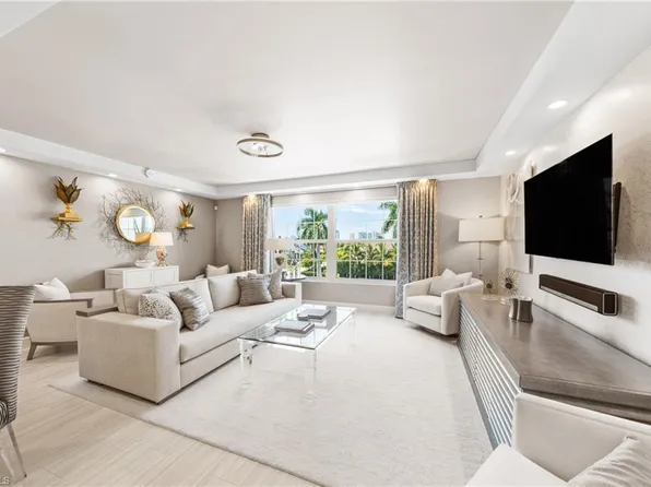 4200 Belair LN #300, NAPLES, FL 34103