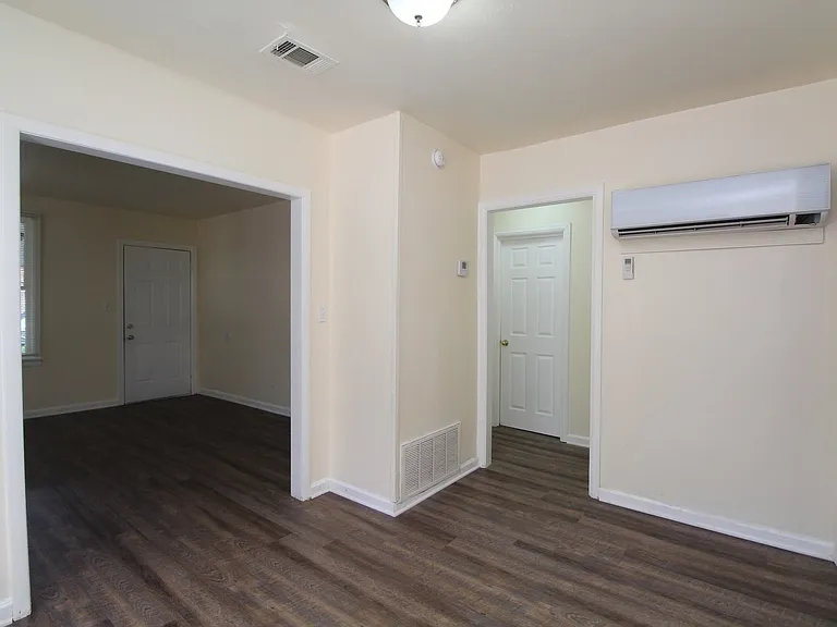 1218 N Kirk St — Photo 5