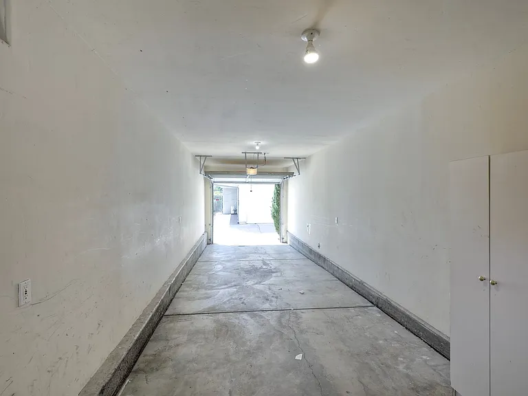 4052 Albatross St — Photo 36