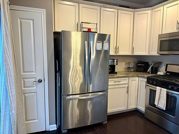 2nd image of 2482 Royal York Ave