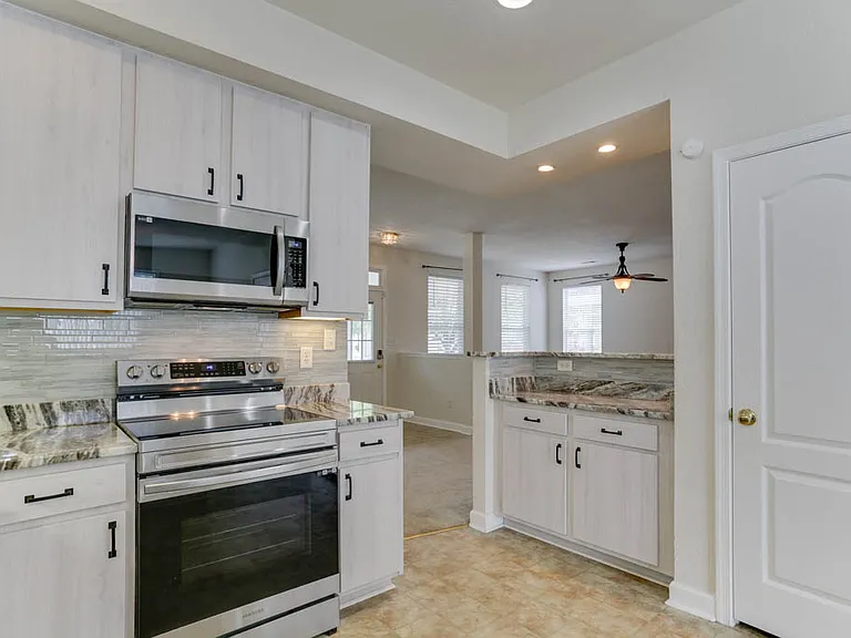 528 Normandy St — Photo 18