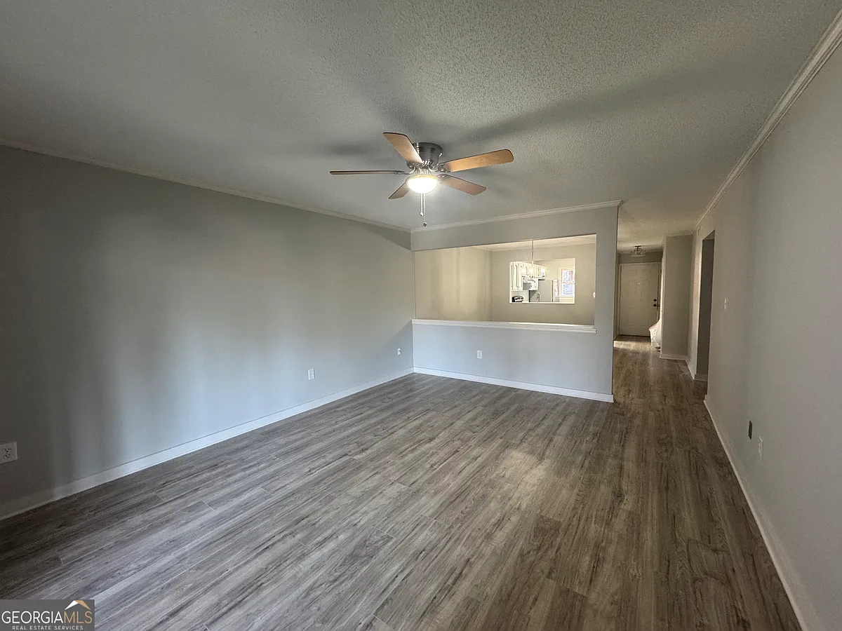 Building Photo - 2505 W Broad St #212