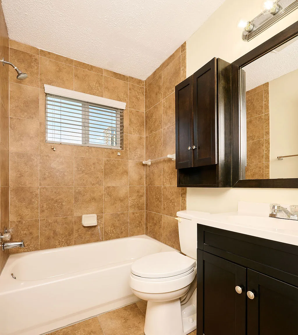 The Buckhead Cottage - 3 — Photo 4
