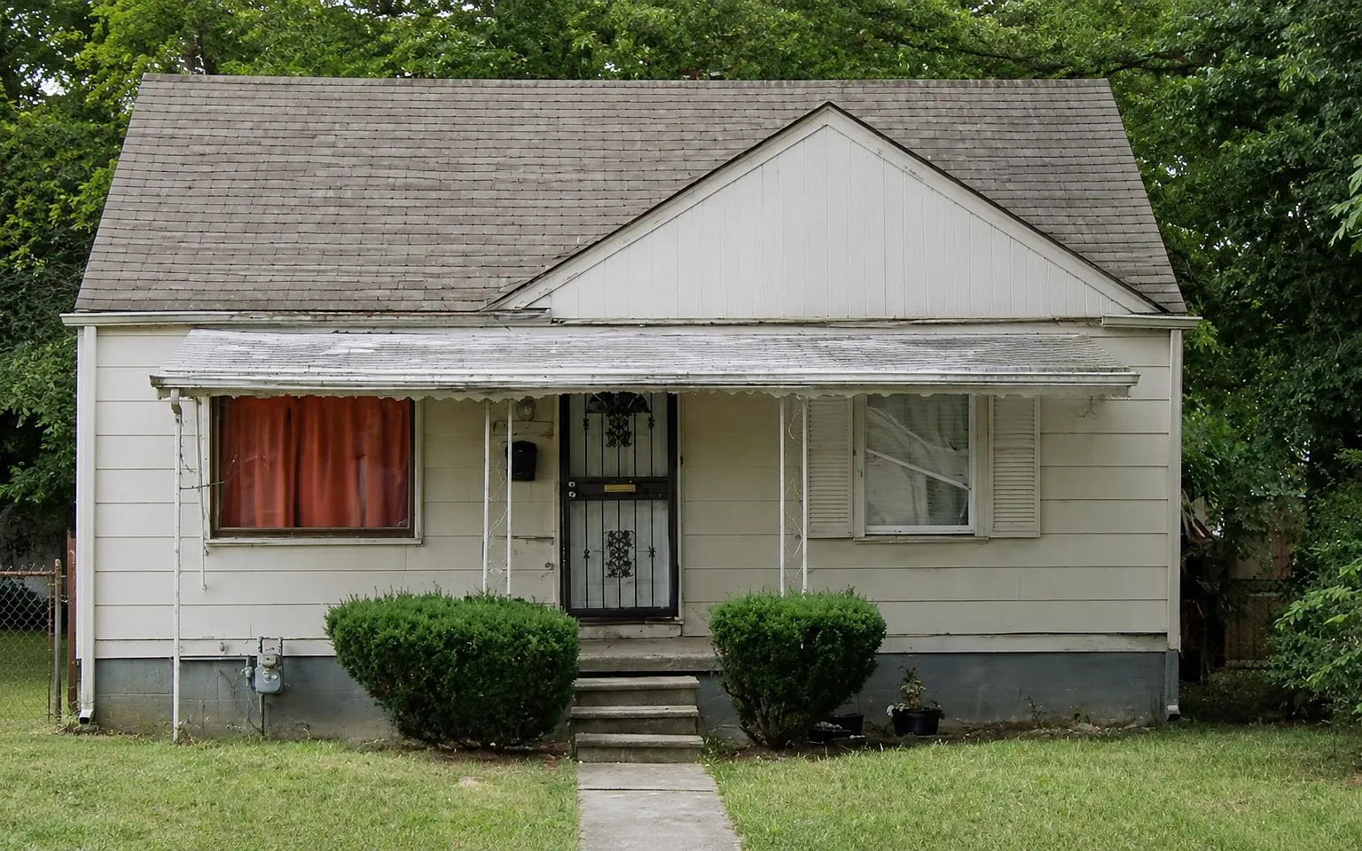 3 bed, 885 sqft, $1,350 — Photo 1