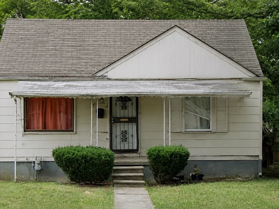 8251 Evergreen Ave